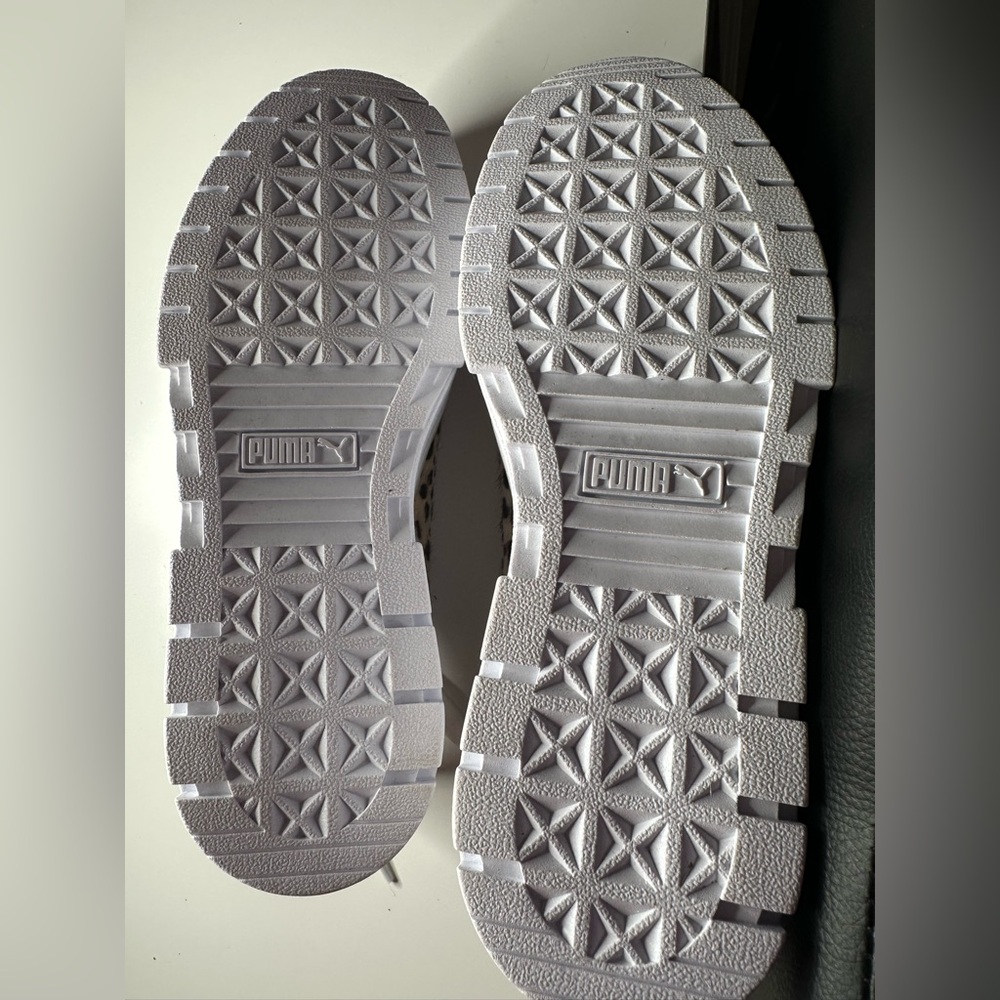 Puma Women's White and Light Pink Sneakers - Picture 6 of 11